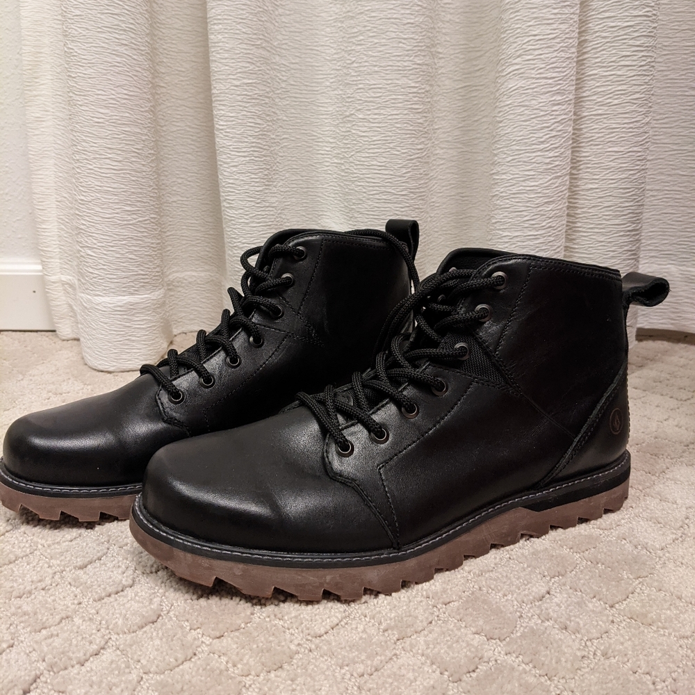 Volcom Black Leather Dress Boots